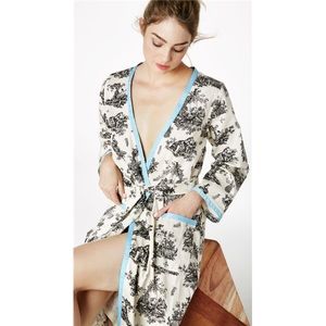 NWT BEDHEAD PAJAMAS SMALL SATEEN TOILE ROBE